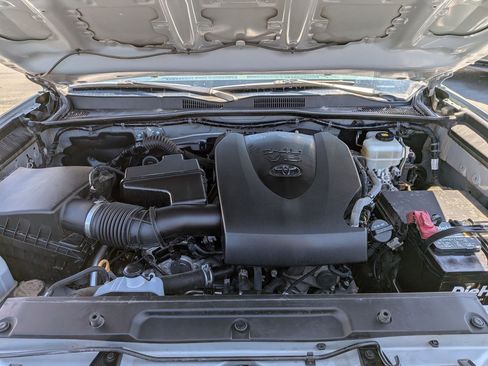 Used 2020 Toyota Tacoma TRD Off-Road AWD/4WD image 34