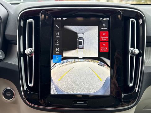 New 2026 Volvo XC40 B5 Plus w/ Climate Package image 23