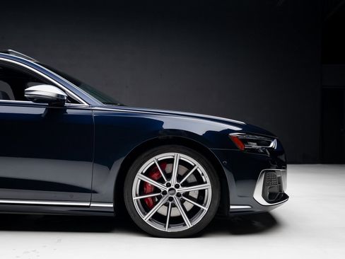 Used 2024 Audi S8 image 38