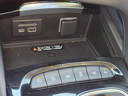 Used 2023 Buick Envision Avenir AWD/4WD image 32