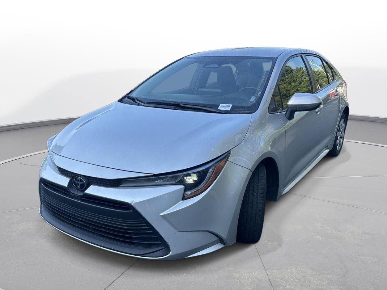 Used 2024 Toyota Corolla LE FWD image 2