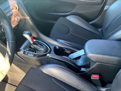 Used 2019 Hyundai Veloster 2.0 Premium image 15