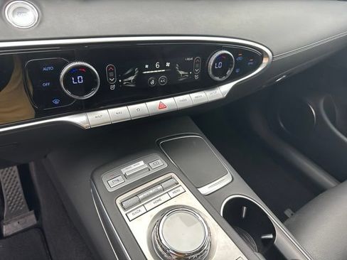 Used 2025 Genesis GV70 2.5T w/ Select Package AWD/4WD image 25