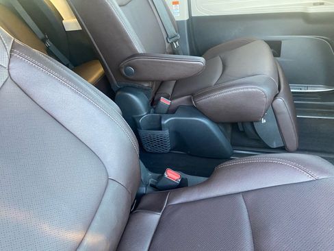 Used 2023 Toyota Sienna Platinum image 33