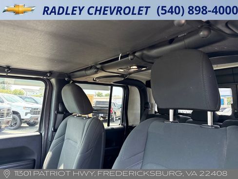Used 2021 Jeep Gladiator Sport AWD/4WD image 2