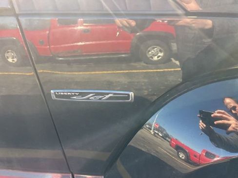 Used 2012 Jeep Liberty Limited Jet w/ Comfort/Convenience Group image 3