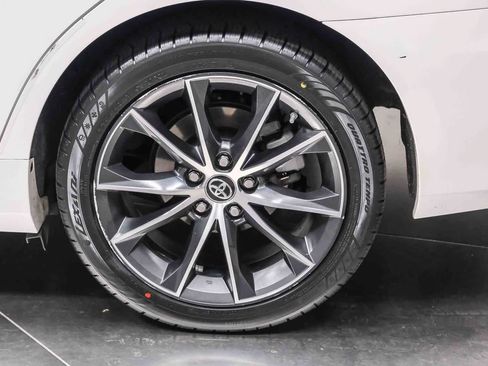 Used 2017 Toyota Camry XSE w/ Moonroof Package FWD image 9