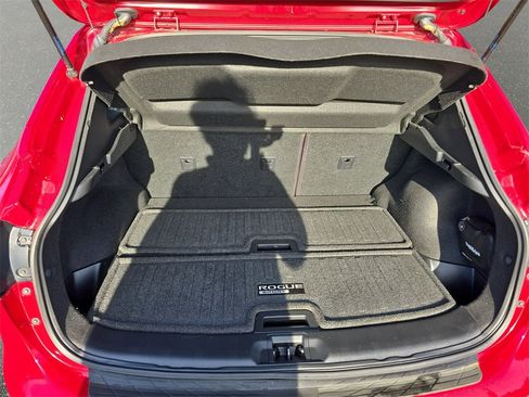 Used 2018 Nissan Rogue Sport SL w/ SL Premium Package image 12