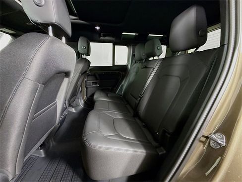 Used 2025 Land Rover Defender 110 S image 24