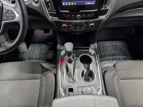 Used 2021 Chevrolet Traverse LT image 18