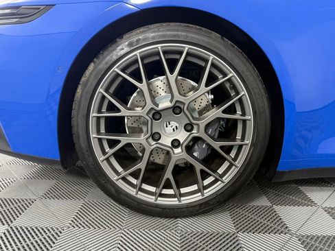Certified 2025 Porsche 911 Carrera RWD image 17