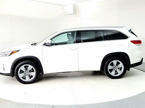 Used 2019 Toyota Highlander Limited AWD/4WD image 3