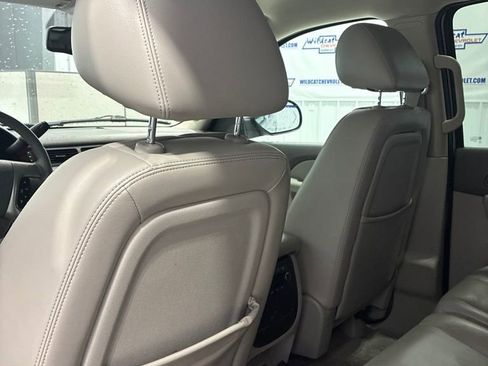 Used 2010 GMC Yukon XL SLT w/ SLT-2 Equipment Package AWD/4WD image 27