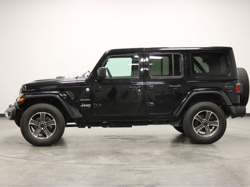 Used 2023 Jeep Wrangler Unlimited Sahara AWD/4WD image 5