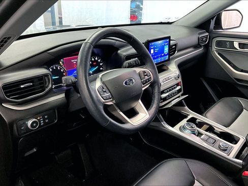 Used 2022 Ford Explorer XLT w/ Equipment Group 202A image 12