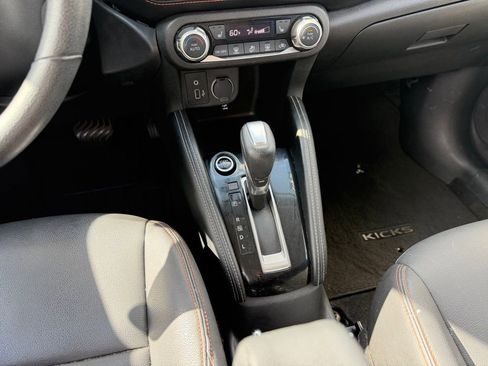Used 2018 Nissan Kicks SR w/ Premium Package image 16