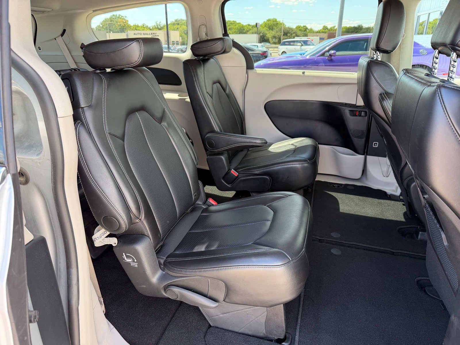 Used 2024 Chrysler Pacifica Touring-L FWD image 25
