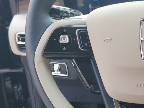 New 2025 Lincoln Corsair Reserve image 17