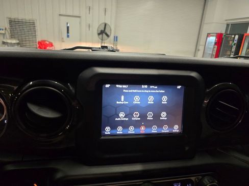 Used 2020 Jeep Wrangler Sport AWD/4WD image 23