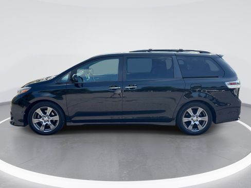 Used 2017 Toyota Sienna SE Premium FWD image 5