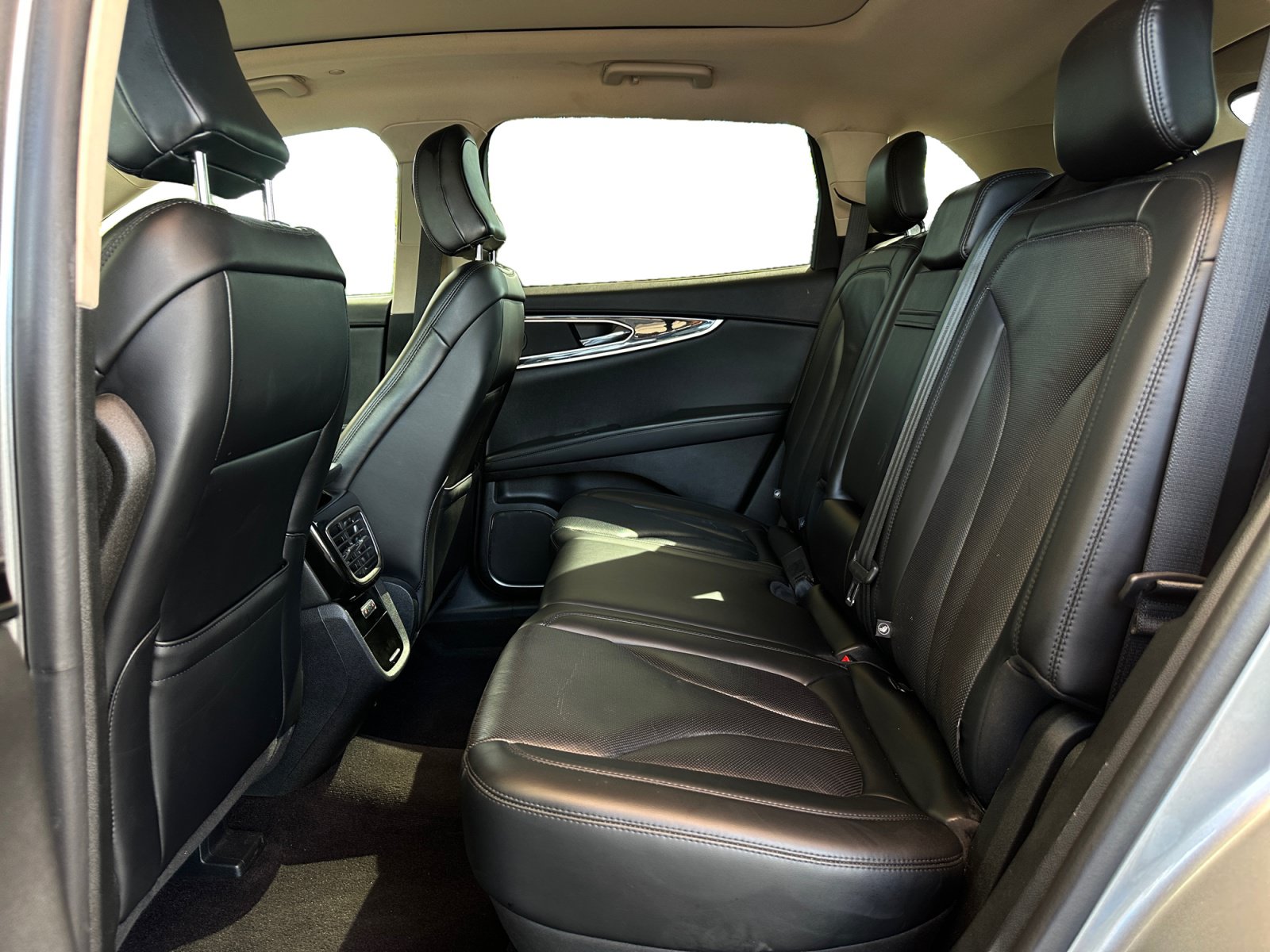 Used 2021 Lincoln Nautilus Reserve FWD image 13