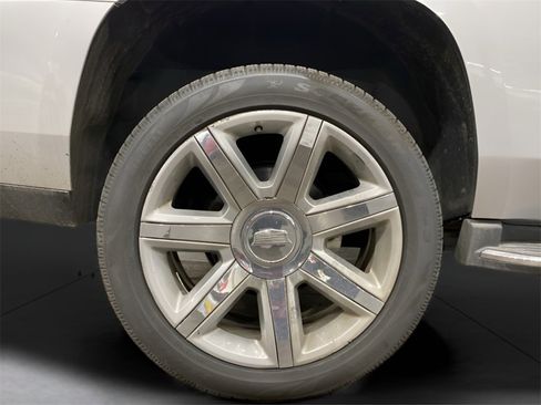 Used 2016 Cadillac Escalade Luxury image 16