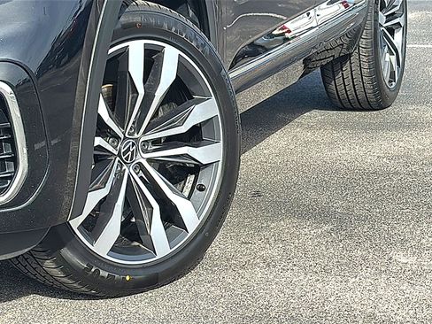 Used 2020 Volkswagen Atlas Cross Sport SEL R-Line image 3