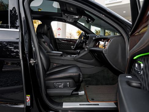 Used 2022 Bentley Bentayga image 24