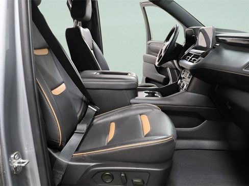 Used 2024 GMC Yukon XL AT4 w/ Technology Package image 34
