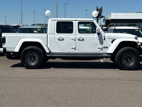 Used 2022 Jeep Gladiator Overland AWD/4WD image 3