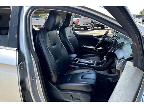 Used 2022 Ford Edge Titanium image 7