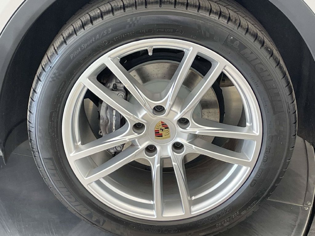 Certified 2023 Porsche Cayenne AWD/4WD image 12
