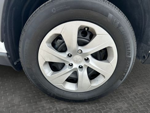 Used 2025 Toyota RAV4 LE AWD/4WD image 9