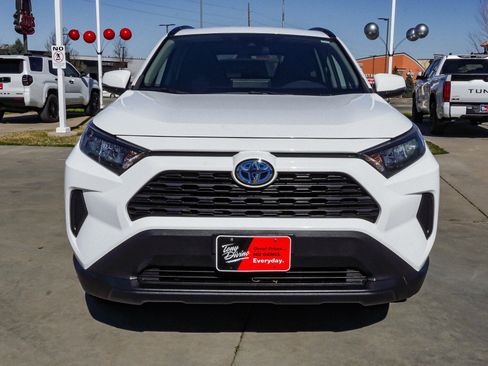Certified 2021 Toyota RAV4 LE image 3