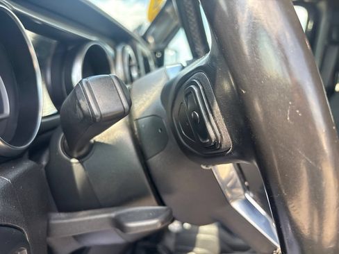 Used 2020 Jeep Wrangler Unlimited Sahara AWD/4WD image 20