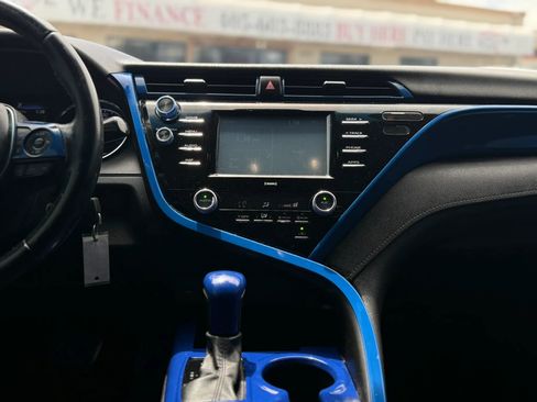 Used 2020 Toyota Camry SE image 39