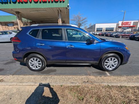 Used 2017 Nissan Rogue S w/ S Family Package image 8