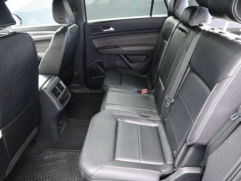 Used 2022 Volkswagen Atlas Cross Sport SE w/ Panoramic Sunroof Package image 12