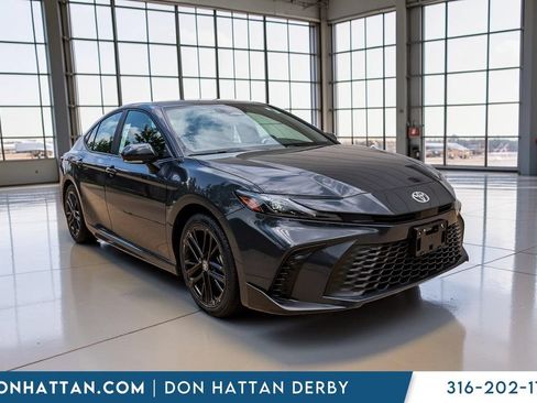 Used 2025 Toyota Camry SE FWD image 36