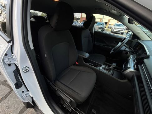 Used 2025 Hyundai Kona SEL image 36