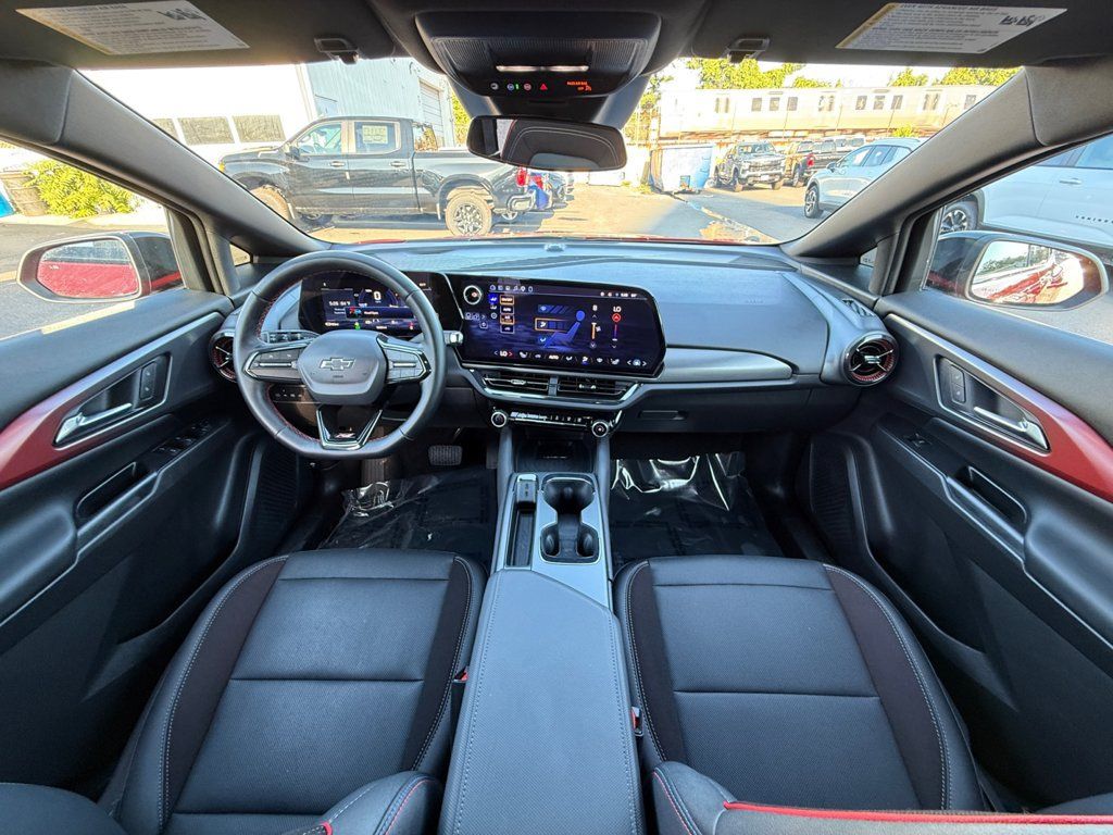 Used 2025 Chevrolet Equinox EV RS FWD image 22