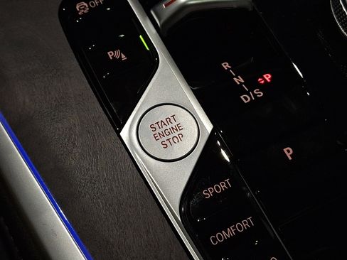 Used 2024 BMW X7 xDrive40i w/ M Sport Package image 26