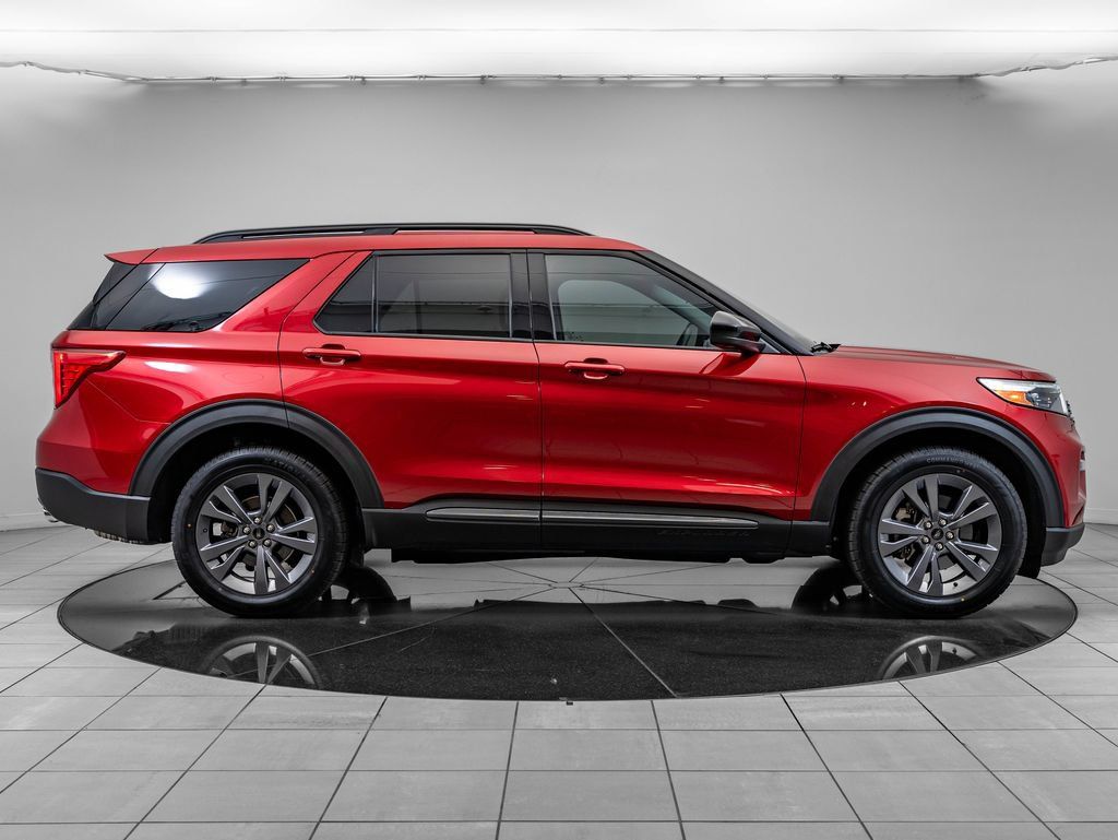 Used 2023 Ford Explorer XLT w/ Equipment Group 202A AWD/4WD image 11