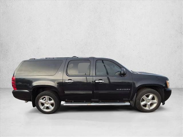 Used 2013 Chevrolet Suburban LT w/ Luxury Package AWD/4WD image 4
