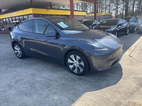 Used 2023 Tesla Model Y AWD image 4