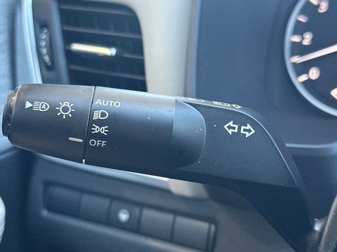 Used 2023 Nissan Rogue SV FWD image 31