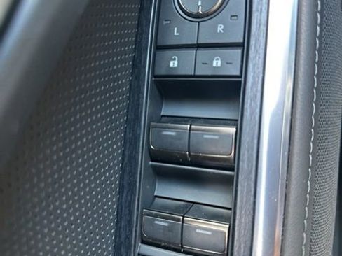 Used 2024 Lexus GX 550 w/ Accessory Package (31) image 36