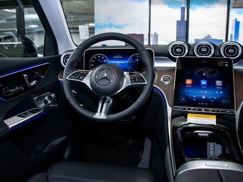 Certified 2025 Mercedes-Benz GLC 350e GLC 350e image 17
