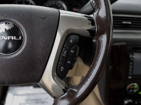 Used 2011 GMC Yukon Denali image 23