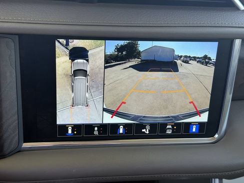 Used 2022 GMC Yukon XL Denali AWD/4WD image 17